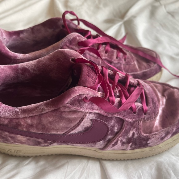 Nike Pink Velvet sneakers! - Picture 3 of 5